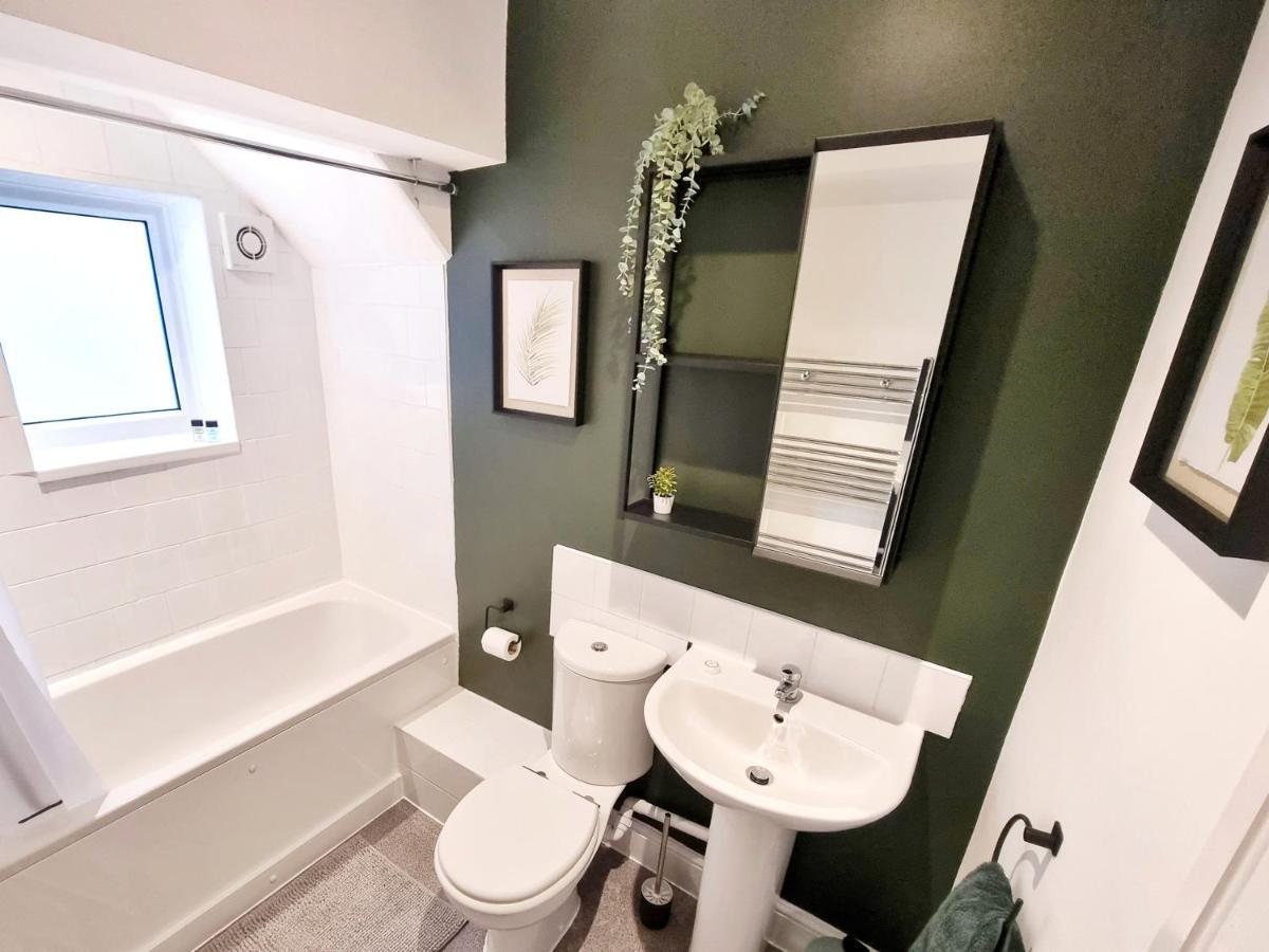 Stylish 2 Bed Apartment With Free Parking, Speed Wifi, Free Parking Colchester Exterior foto